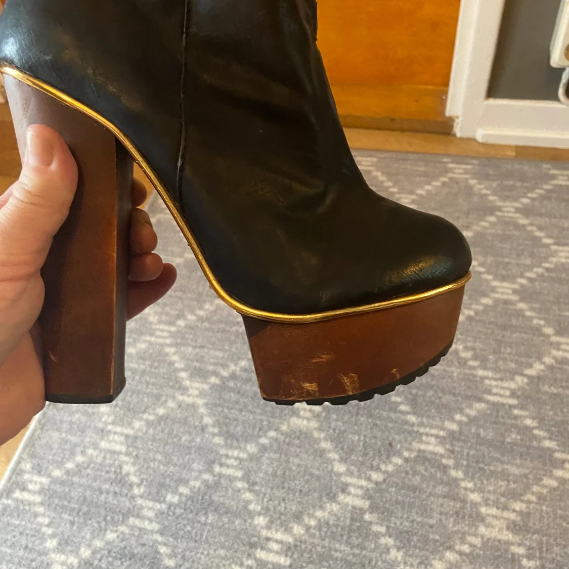 Högklackad stövlett - 92