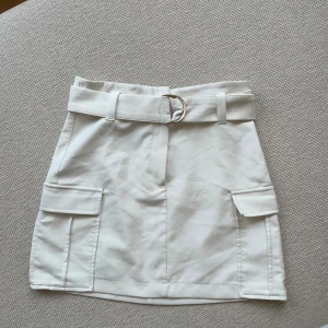 Cargokjol - I ”kostym” material.