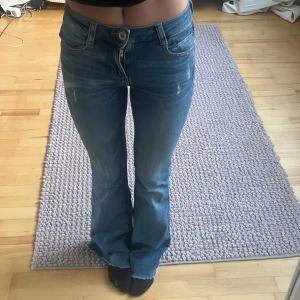 Bootcut zara - Bootcut från zara som inte säljs längre. Passar mig som vanligtsvis är en 34