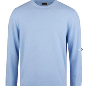 Sweatshirt från Stenströms i 100% Kashmir Litet hål i vänster armhåla med kan lätt fixas. Snygg ljusblå färg💠 Nypris: 3499kr