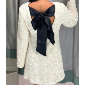 Klänning  - Hm liknande klänning!! Storlek Xs men stor i storleken, skriv för egna bilder!  Helt ny endast testad💗 nypris 920kr