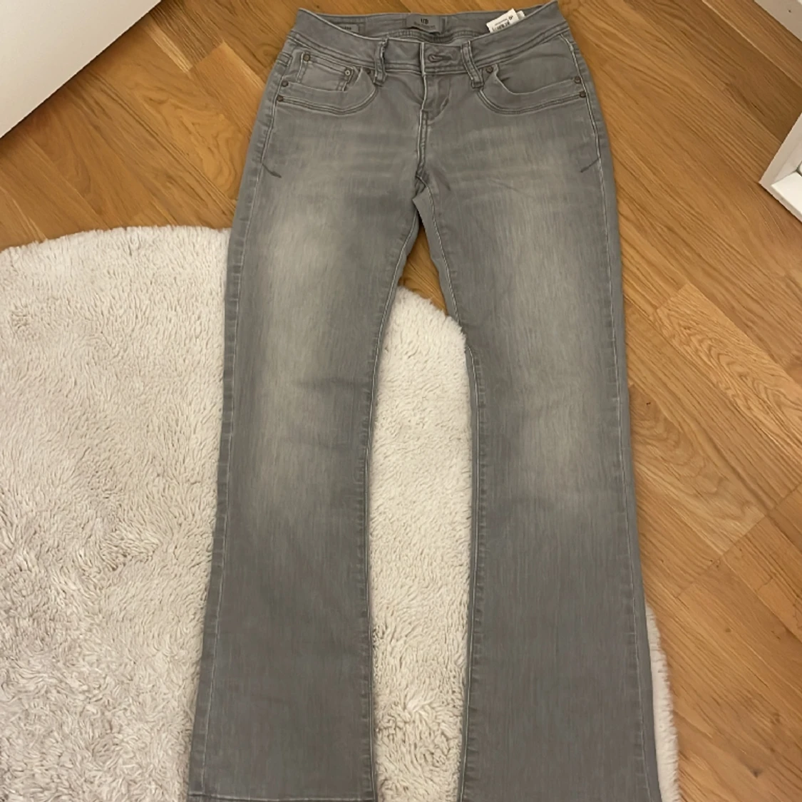 Gråa ltb jeans - 90
