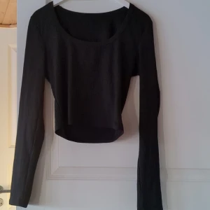 Topp - Snygg och skön topp. Nyskick 