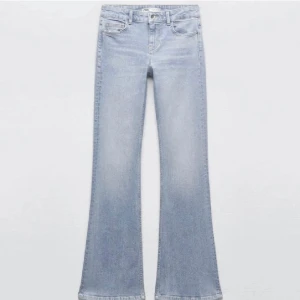 Lågmidjade jeans - Säljer dessa lågmidjade jeans i från zara som jag inte tror går att köpa längre, nyskick❤️