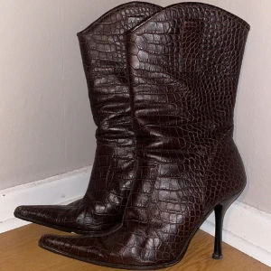 spetsiga klackar - stövlar med spetsig tå🫶🏼🫶🏼