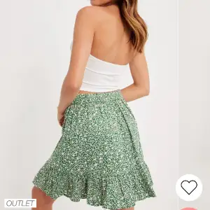 Fin kjol som jag använt två gånger! Väldigt fin och inga defekter💗