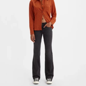 Levi’S jeans  - As snygga lågmidjade, bootcut Levis jeans i nyskick. Passar mig som är 166 cm.