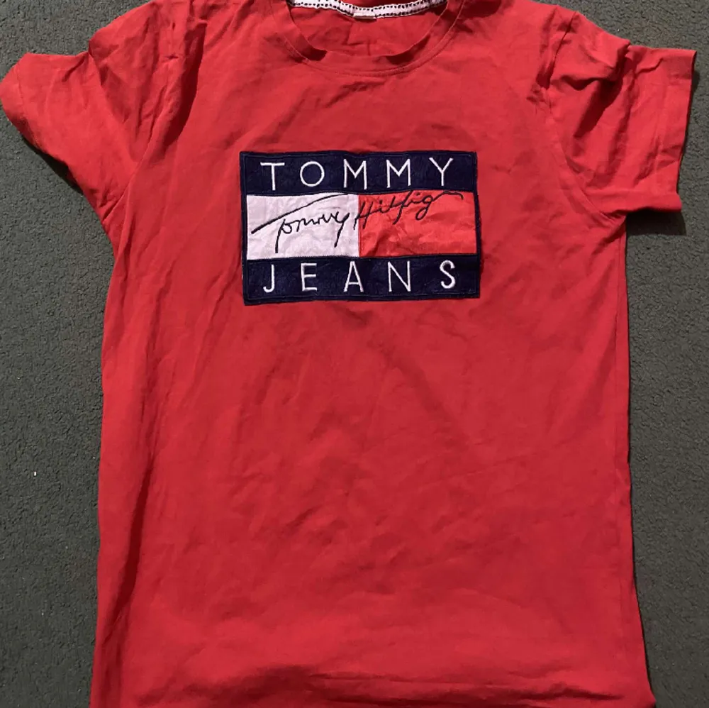 Tommy Hilfiger T-Shirt Storlek M. T-shirts.