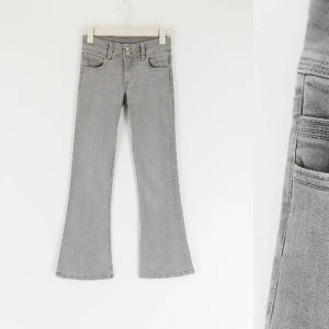 Lågmidjade jeans  - Säljer mina skit snygga jeans, säljer för dem ej kommer till användare 💘nypris 349kr 🩷 pris kan diskuteras 