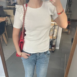 Snygg tröja  - Söt tröja från zara som är i nyskick!🩷skriv om ni är intresserade och priset kan förhandlas om