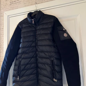 Moncler Cardigan - Storlek S. Fint skick. Scan finns. Sänkt pris!! 