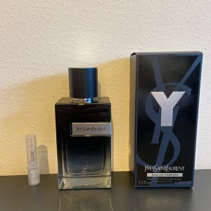 Yves Saint Laurent Y EDP - Tjo, Säljer nu 1-10ml sampels på Yves Saint Laurent Y EDP. 2 ml kostar 69kr och därifrån kan vi diskutera pris för mer eller mindre volym👍🙌