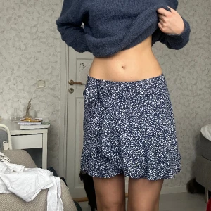 Prickig kjol - Fin kjol som går att ha både låg och högmidjade!! Stretchig 💞💞