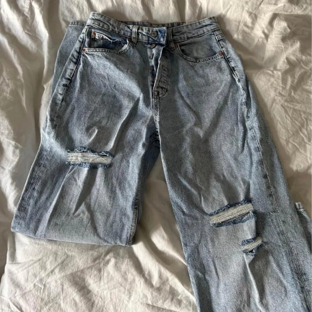 Raka ljusblå jeans storlek 36! Superfint skick och sparsamt använda. 150kr! . Jeans & Byxor.