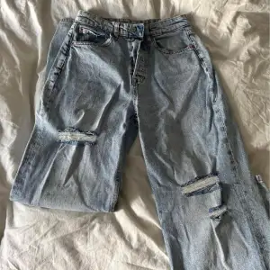 Raka ljusblå jeans storlek 36! Superfint skick och sparsamt använda. 150kr! 