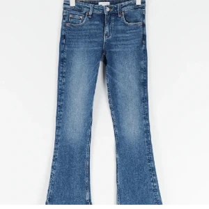 Bootcut Jeans - Säljer dessa bootcut jeansen från Gina Tricot, storlek 158 men passar 160 och upp. 