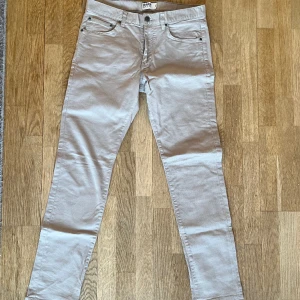 Beiga jeans - Aldrig använda!