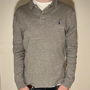 Ralph Lauren Piké - Säljer denna asfeta Ralph Lauren Piké! Riktigt bra skick utan några defekter. Skriv om ni har några frågor
