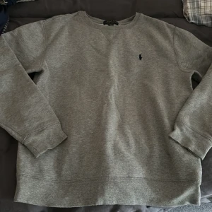 ralph lauren tröja - jätte mysig ralph lauren i strl s, broderat ralph lauren märke