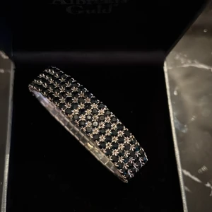 Marinblått armband - Perfekt till fest. Justerbar!