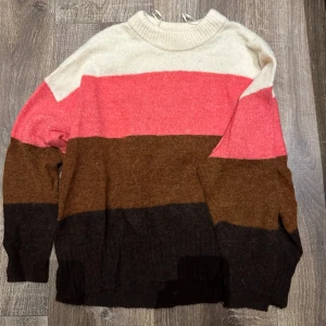 Randig tröja - Randig tröja från Lindex i storlek L. I nyskick. 