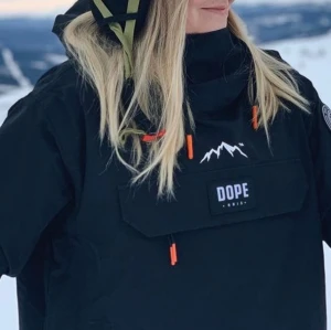 Dope Snowboard jacket  - Dope Blizzard W Snowboard jacket. Size L. Worn a few times, no visible flaws. ✨