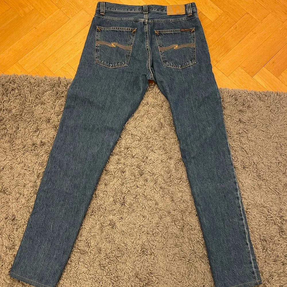 Säljer nu dessa feta jeansen i en sjuk snygg färg och tvätt! Jeansen är använda Max 2 till 3 gånger! Skriv om det är några funderingar om bilder och priset är ej hugget i sten!. Jeans & Byxor.