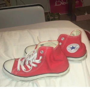 Äkta converse - Röd converse äkta använd fååtal gånger