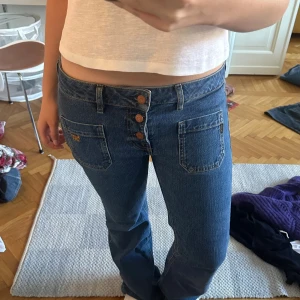 Low waist bootcut jeans - Snygga lågmidjade bootcut jeans från superdry, bra skick, säljer efetersom dom inte kom till användning 