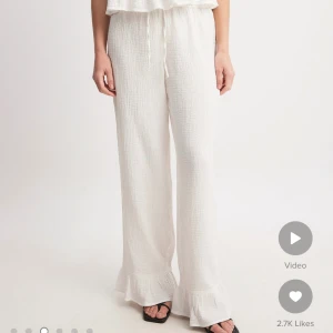 Linne byxor  - Helt nya linnebyxor från NAKD. Aldrig använda & lappen sitter kvar 💘