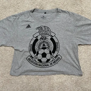 Snygg T-shirt  - Snygg croptop 🩷