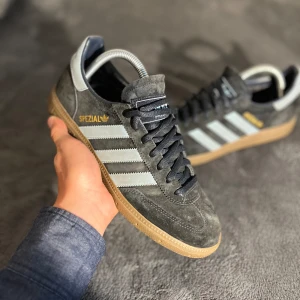 Adidas Spezial - Snygga Adidas Spezial i storlek 40. Säljer eftersom de inte passar.