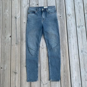 Tiger of Sweden Jeans - Säljer ett par jeans från Tiger of Sweden i storlek 29/30. Jeansen är slim fit/skinny. Hör av dig vid frågor eller funderingar!