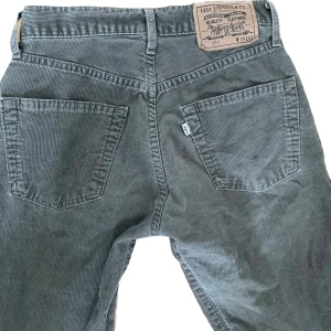 Levis manchesterbyxor - Olivgröna manchesterbyxor i bra kvalitet! W 28 L 32