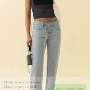 Low waist straight jeans - Low waist straight jeans ifrån Gina som tyvärr inte passar så bra på mig 