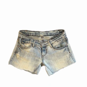 Vintage jeansshorts - Säljer dessa jättefina jeansshortsen!! Passar ca xs/s