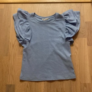 Tröja med puff i ärmarna - Superfin somrig tröja! Köpte för 300kr🥰