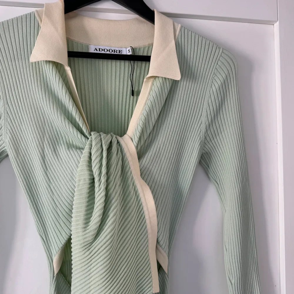 Säljer min gröna Adoore Riviera dress i storlek 34🤍fint skick. Klänningar.