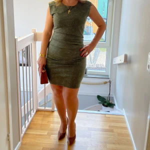 Nästan nytt  - Passar till fest och dagens 