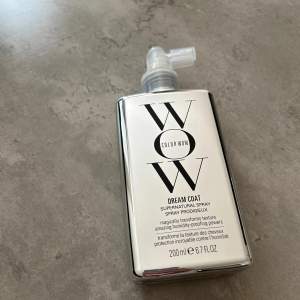 Color wow dream coat ”supernatural spray”. 200ml flaskan, den är använd men mer än halva flaskan kvar.  Nypris 359kr