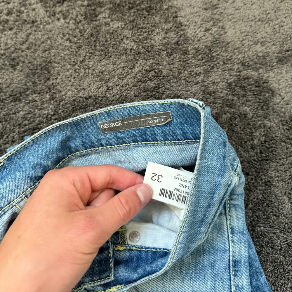 Dondup George jeans | Grymt skick | Nypris: 2000kr | Fraktar spårbart via Postnord eller instabox, på köparens bekostnad | Prioriterar snabba affärer | inga byten | Hör av dig vid frågor! 📩. Jeans & Byxor.