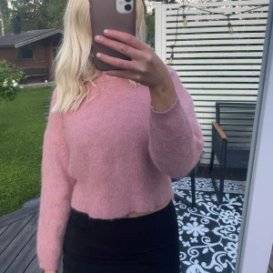 Rosa stickad - Fin stickad tröja från Zara, storlek M men skulle säga att den är som en S🫶🏼