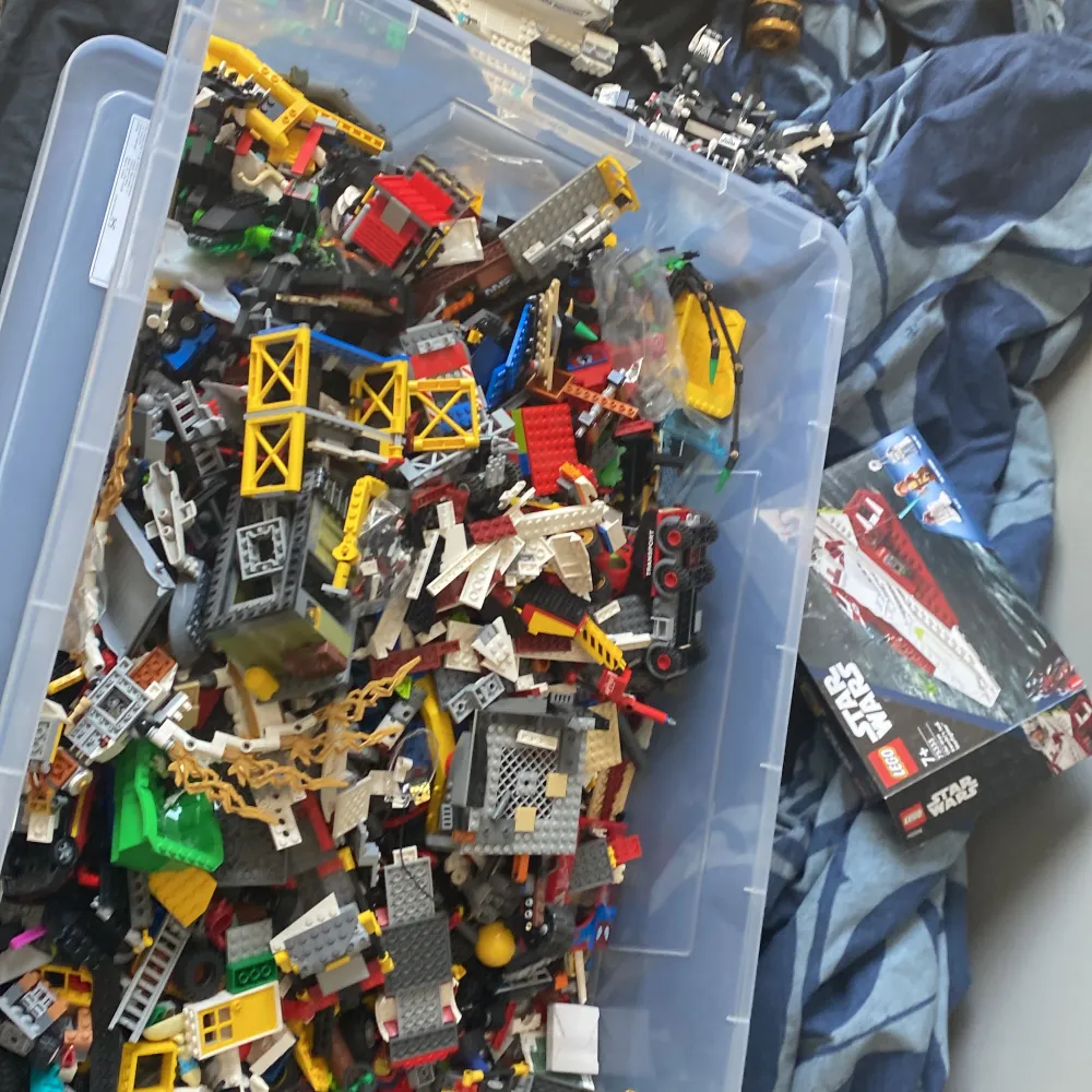 Massa Lego för bra pris. Endast Swish. Mötta upp. Över 100 Lego figurer!!!. Övrigt.