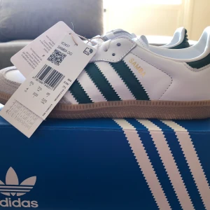 Samba OG - 100% oanvända Samba OG i storlek 36, kommer med original box! Kvitto finns!
