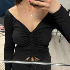 Fintopp - En topp som går att justera enligt smak! Köpte den på Bik Bok, använd ett fåtal gånger