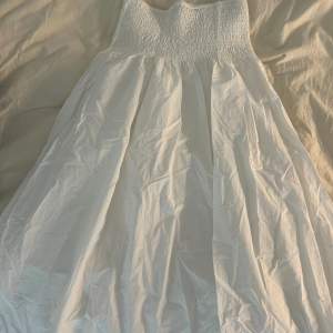 Säljer den här superfina kjolen ifrån Ginatricot. Använd 1 gång förra sommaren. I storlek Xs! Köpt för 450 säljer för 250+frakt! 💕skriv för fler bilder på! 