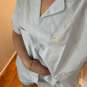 Citron pyjamas - En underbar sommarpyjamas! Aldrig använd 🍋