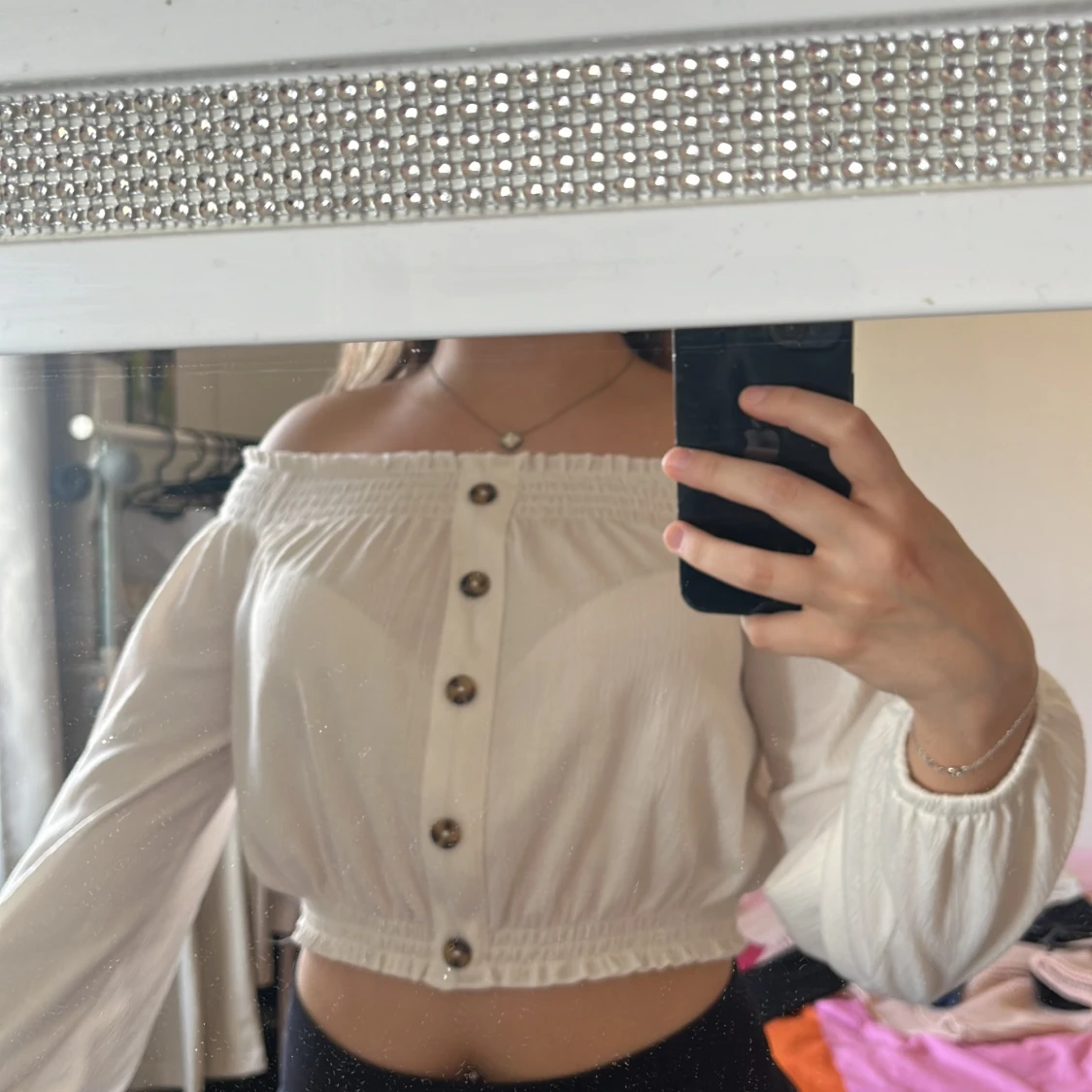 Vit ofshoulder tröja. - 91