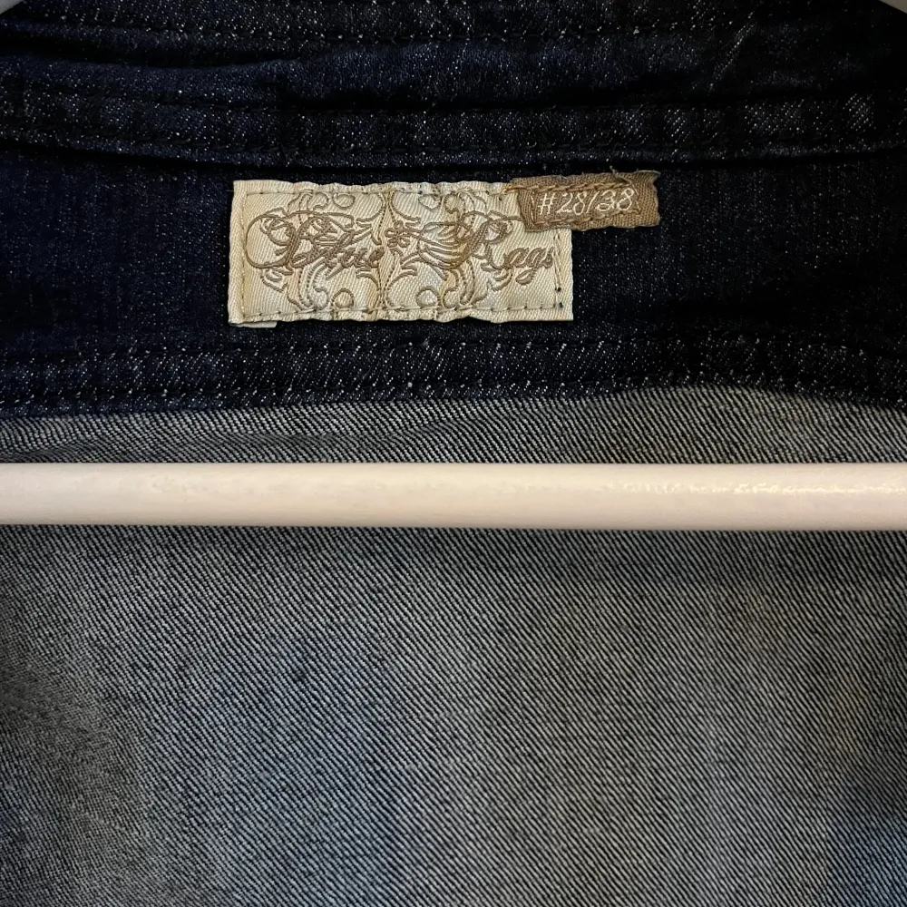 Jättefin figurnära jeans-väst, köpt second hand. Tröjor & Koftor.