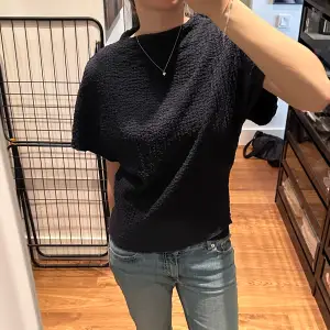 Säljer denna populära Zara tröjan, inte kommit så mycket till användning 